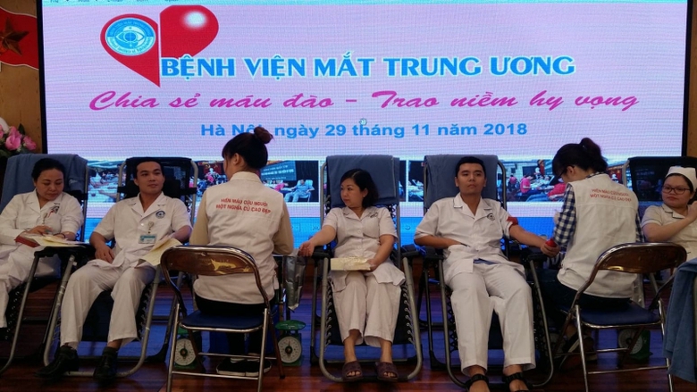 BV Mắt TƯ hiến m&aacute;u