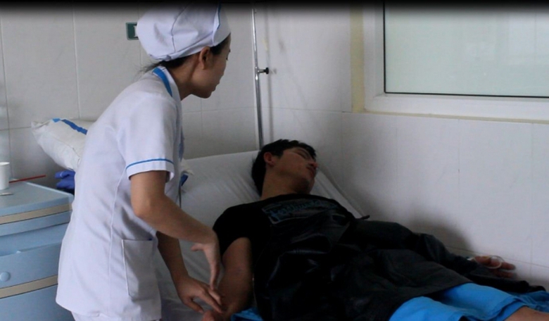 no-binh-ga-mot-chu-quan-nhau-bong-toan-than