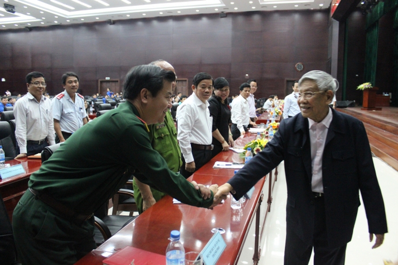 bi-thu-xuan-anh-thanh-nien-ngoi-ca-phe-nhau-nhet-n