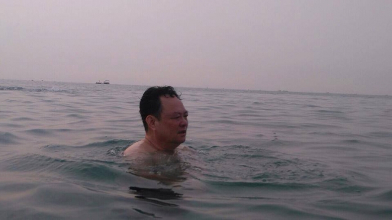 giam-doc-so-tnmt-da-nang-di-tam-bien-cung-nguoi-da