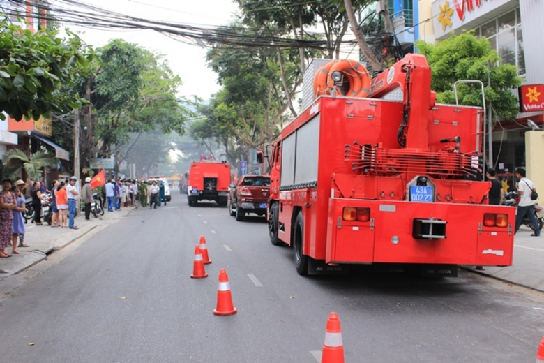 chay-lon-tai-trung-tam-da-nang-3-nguoi-ngat-khoi1.