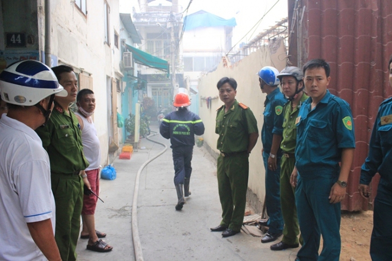 chay-lon-tai-trung-tam-da-nang-3-nguoi-ngat-khoi5.