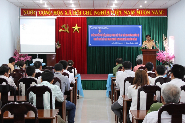 da-nang-tuyen-truyen-pho-bien-phap-luat-atgt-cho-c