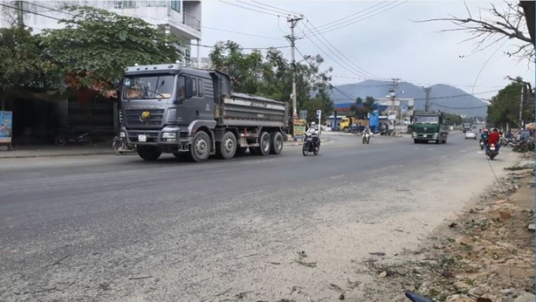 xe qu&aacute; tải 2