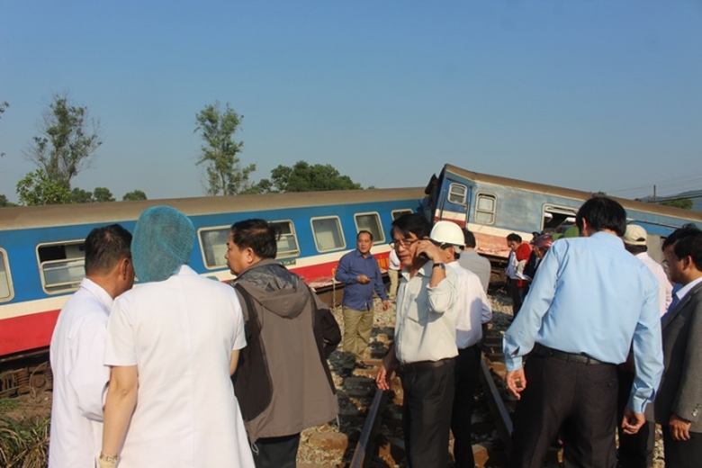 lật t&agrave;u (2)