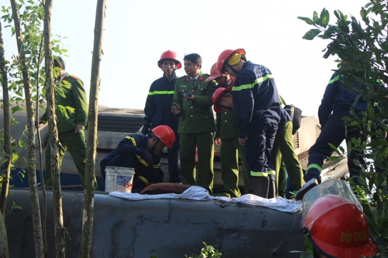 lật t&agrave;u (5)