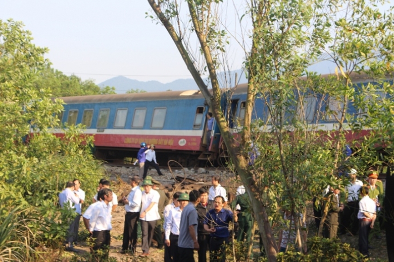 lật t&agrave;u (6)
