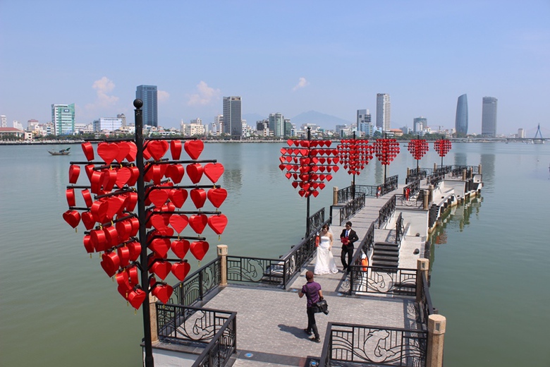 cầu t&igrave;nh y&ecirc;u