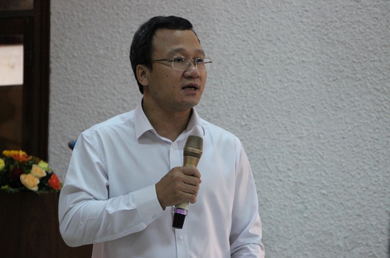 Khuất Việt H&ugrave;ng