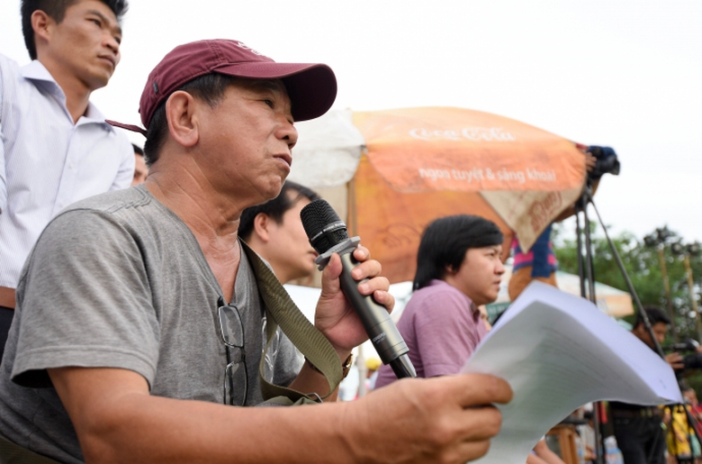 Doi-ban-linh-hon-da-vo-dich-cup-bao-giao-thong (4)