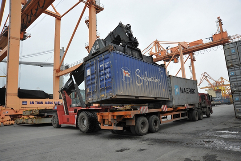 container-phai-can-truoc-khi-len-tau-bien.