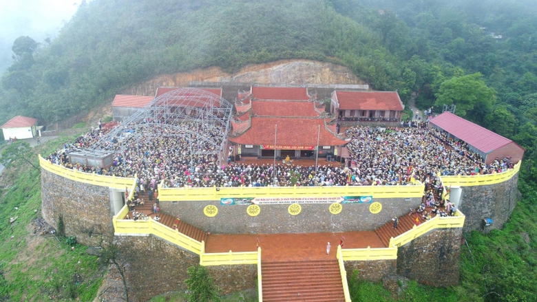 Ch&ugrave;a Ngọa V&acirc;n m&ugrave;a lễ hội