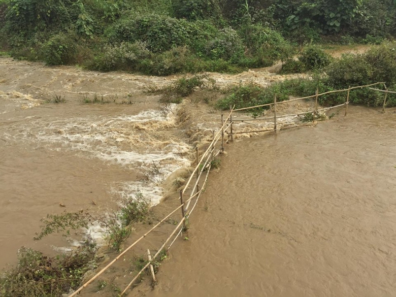 Ảnh 2. Nhiều ao hồ bị ngập ch&igrave;m trong biển nước