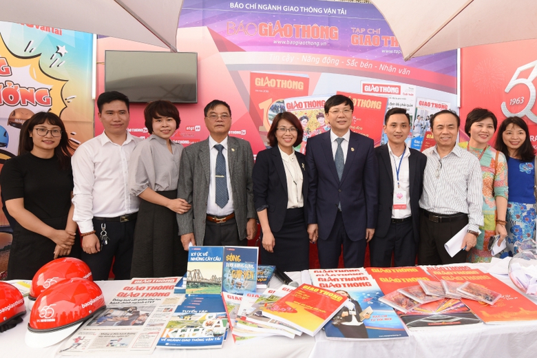 Ph&oacute; Chủ tịch thường trực Hội Nh&agrave; b&aacute;o VN Hồ Quoang 