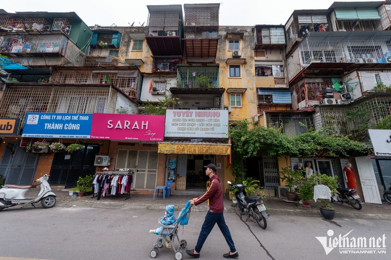 Người d&acirc;n b&aacute;m trụ ở những khu tập thể cũ n&aacute;t sắp được ph&aacute; dỡ, x&acirc;y lại