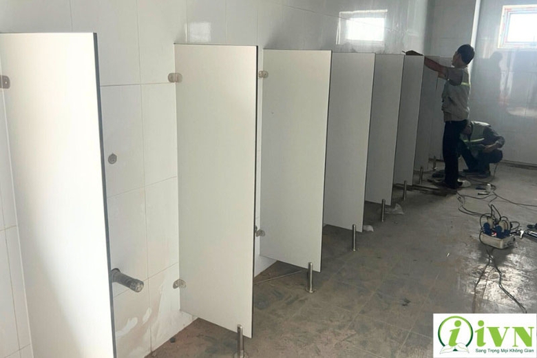 iVN - Đơn vị thi c&ocirc;ng v&aacute;ch ngăn vệ sinh chuy&ecirc;n nghiệp, uy t&iacute;n tại Th&agrave;nh phố Hồ Ch&iacute; Minh