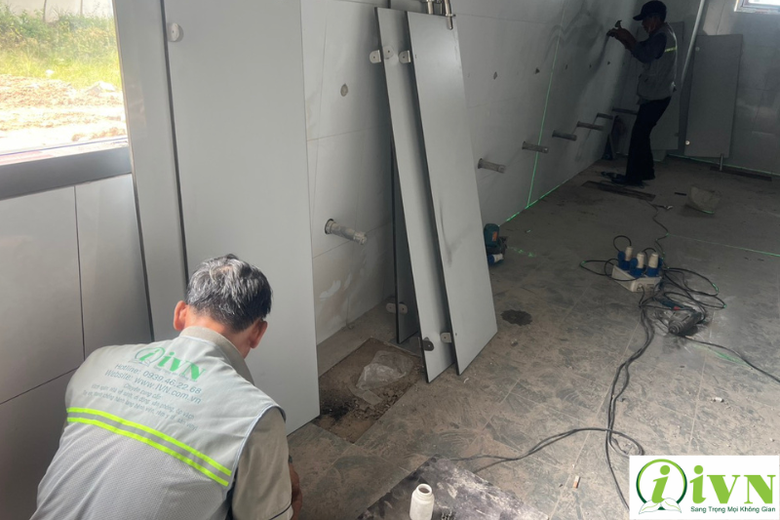 iVN - Đơn vị thi c&ocirc;ng v&aacute;ch ngăn vệ sinh chuy&ecirc;n nghiệp, uy t&iacute;n tại Th&agrave;nh phố Hồ Ch&iacute; Minh