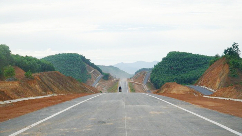 Y&ecirc;u cầu sớm b&agrave;n giao mặt bằng cao tốc H&ograve;a Li&ecirc;n-T&uacute;y Loan