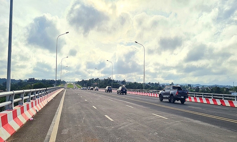 Đắk Lắk: Chi&ecirc;m ngưỡng vẻ đẹp Đại lộ ng&agrave;n tỷ từ tr&ecirc;n cao trước ng&agrave;y vận h&agrave;nh