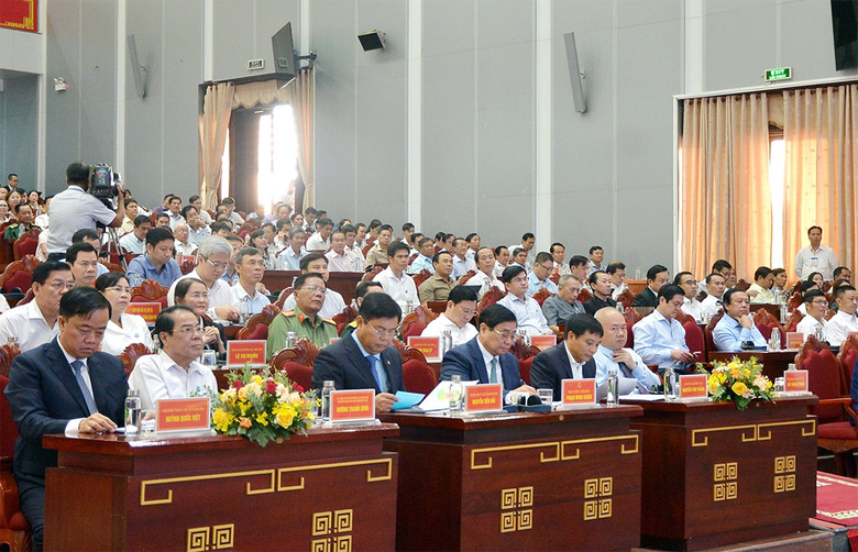 Thủ tướng: C&agrave; Mau phải sớm l&agrave;m đường băng để m&aacute;y bay lớn hạ c&aacute;nh