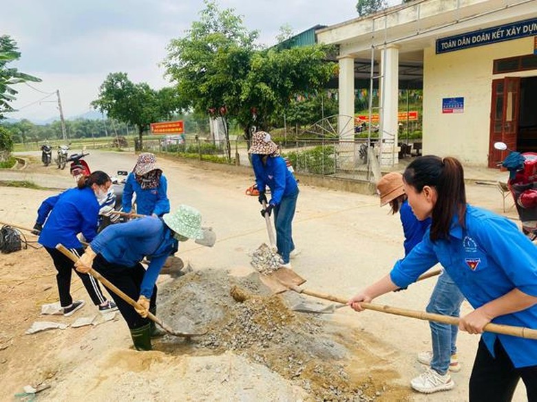 Hương Sơn (H&agrave; Tĩnh): S&ocirc;i nổi kh&iacute; thế x&acirc;y dựng n&ocirc;ng th&ocirc;n mới, đ&ocirc; thị văn minh những ng&agrave;y cuối năm