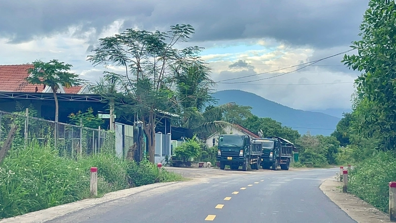 Di&ecirc;n Kh&aacute;nh (Kh&aacute;nh H&ograve;a): T&aacute;i diễn nạn &ldquo;c&aacute;t tặc&rdquo; tr&ecirc;n d&ograve;ng s&ocirc;ng C&aacute;i