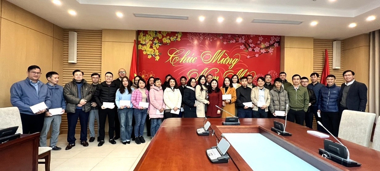 C&ocirc;ng đo&agrave;n Cơ quan Bộ X&acirc;y dựng: Tặng qu&agrave; Đo&agrave;n vi&ecirc;n kh&oacute; khăn nh&acirc;n dịp Tết Nguy&ecirc;n đ&aacute;n Gi&aacute;p Th&igrave;n