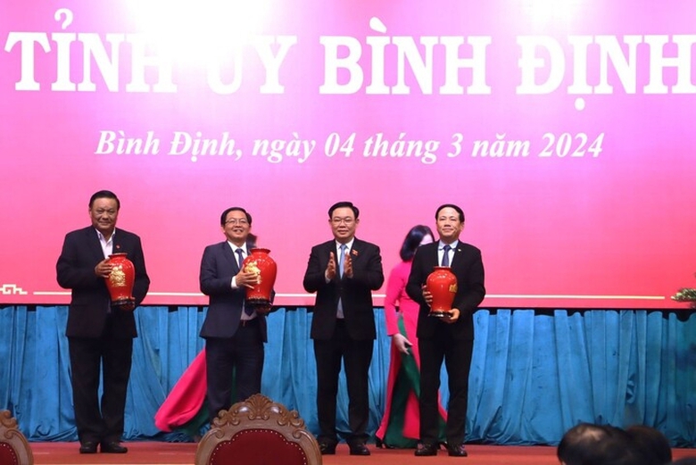 Chủ tịch Quốc hội: B&igrave;nh Định phải tăng tốc, b&ugrave; lại những năm ảnh hưởng do COVID