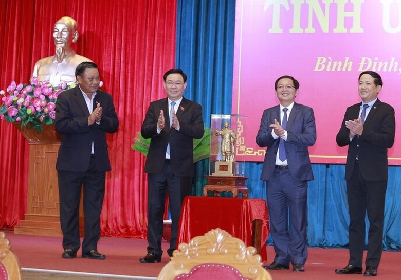 Chủ tịch Quốc hội: B&igrave;nh Định phải tăng tốc, b&ugrave; lại những năm ảnh hưởng do COVID