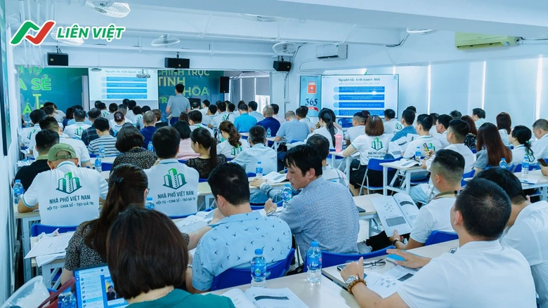 Bắt nhịp c&aacute;c luật mới 2024 - Li&ecirc;n Việt Education ra mắt kh&oacute;a học m&ocirc;i giới bất động sản