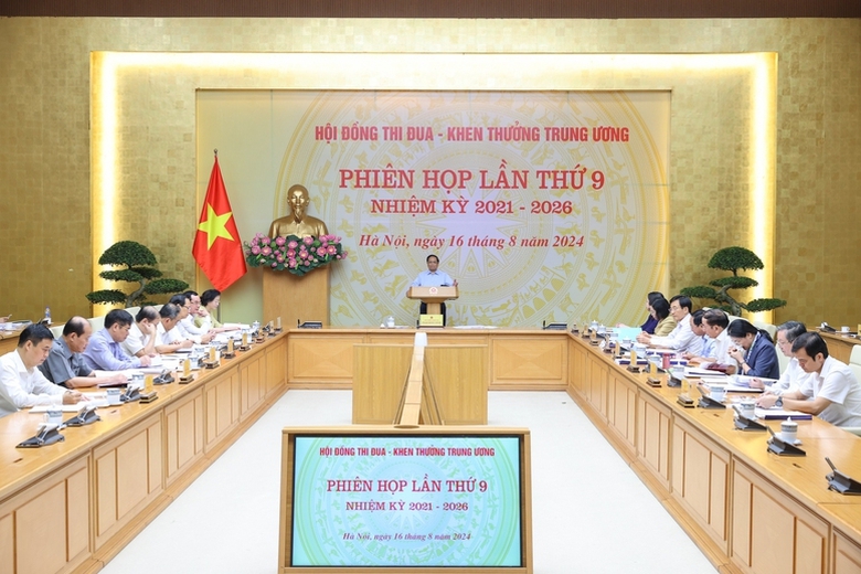 Thủ tướng: Phong tr&agrave;o thi đua, khen thưởng l&agrave; sức mạnh nội sinh của đất nước
