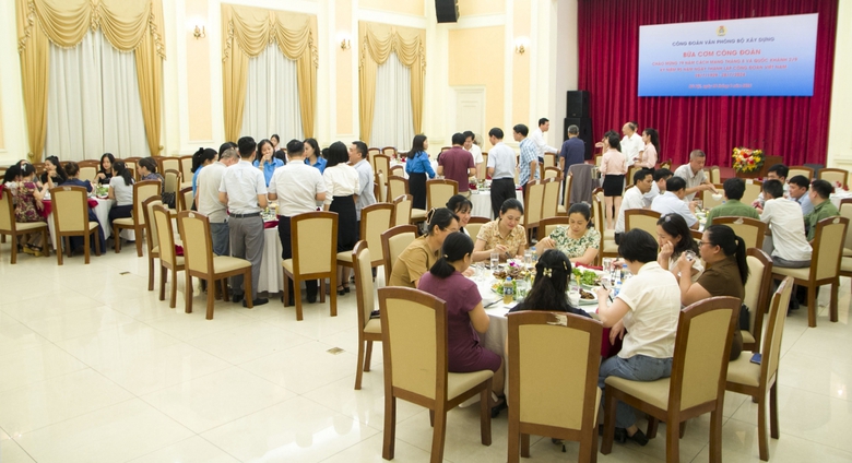 C&ocirc;ng đo&agrave;n Văn ph&ograve;ng Bộ X&acirc;y dựng tổ chức &ldquo;Bữa cơm C&ocirc;ng đo&agrave;n&rdquo; gắn kết đo&agrave;n vi&ecirc;n