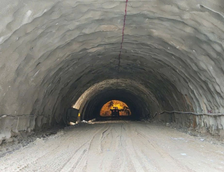 Công nhân miệt mài ngày đêm trên đại công trường dịp 2/9