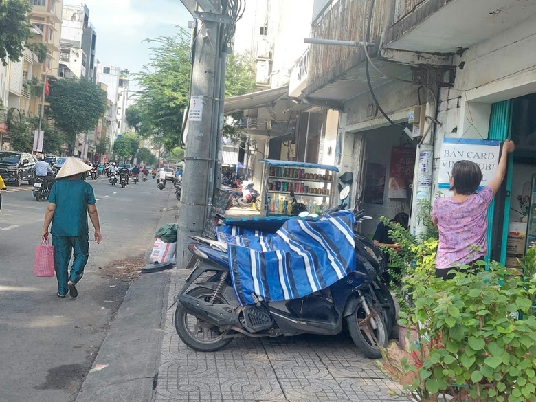 Th&agrave;nh phố Hồ Ch&iacute; Minh: Tr&agrave;n lan t&igrave;nh trạng lấn chiếm vỉa h&egrave;, l&ograve;ng đường tại phường 5, quận 3
