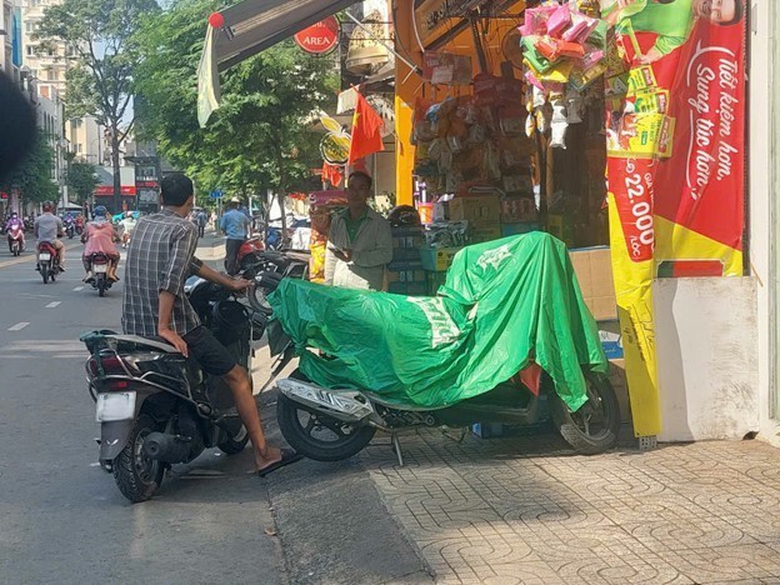 Th&agrave;nh phố Hồ Ch&iacute; Minh: Tr&agrave;n lan t&igrave;nh trạng lấn chiếm vỉa h&egrave;, l&ograve;ng đường tại phường 5, quận 3