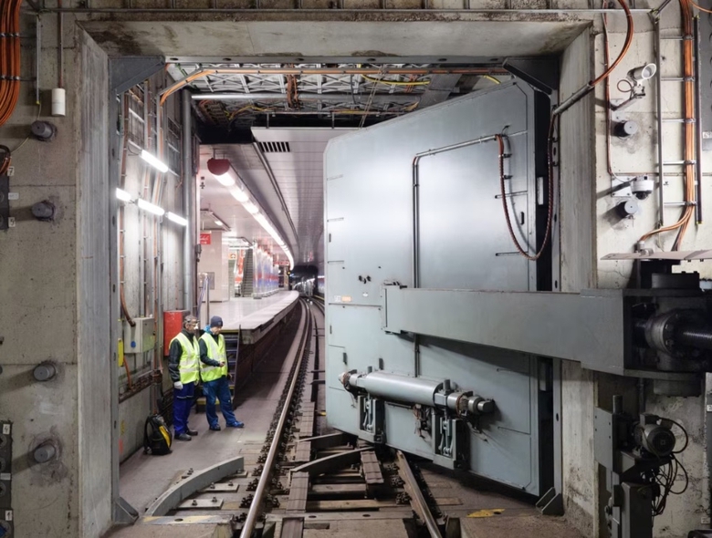 Kh&aacute;m ph&aacute; hầm chống hạt nh&acirc;n trong l&ograve;ng t&agrave;u điện ngầm ở Cộng ho&agrave; S&eacute;c