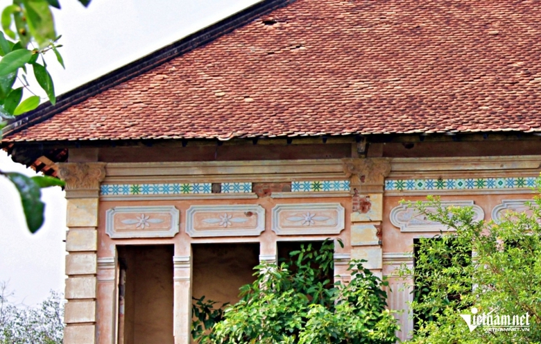 B&iacute; ẩn căn biệt thự m&aacute;i đỏ phủ đầy c&acirc;y cỏ ở Long An