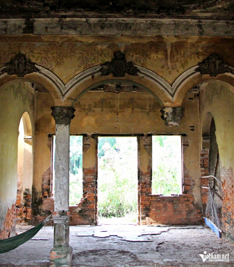 B&iacute; ẩn căn biệt thự m&aacute;i đỏ phủ đầy c&acirc;y cỏ ở Long An