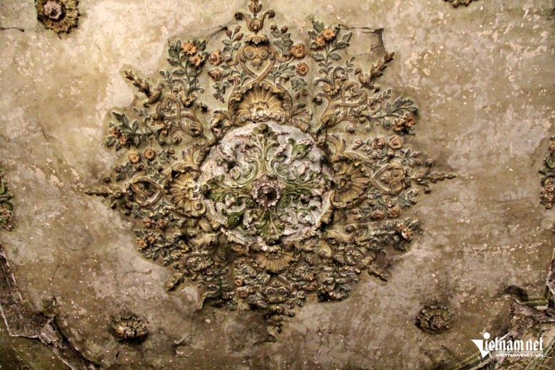 B&iacute; ẩn căn biệt thự m&aacute;i đỏ phủ đầy c&acirc;y cỏ ở Long An