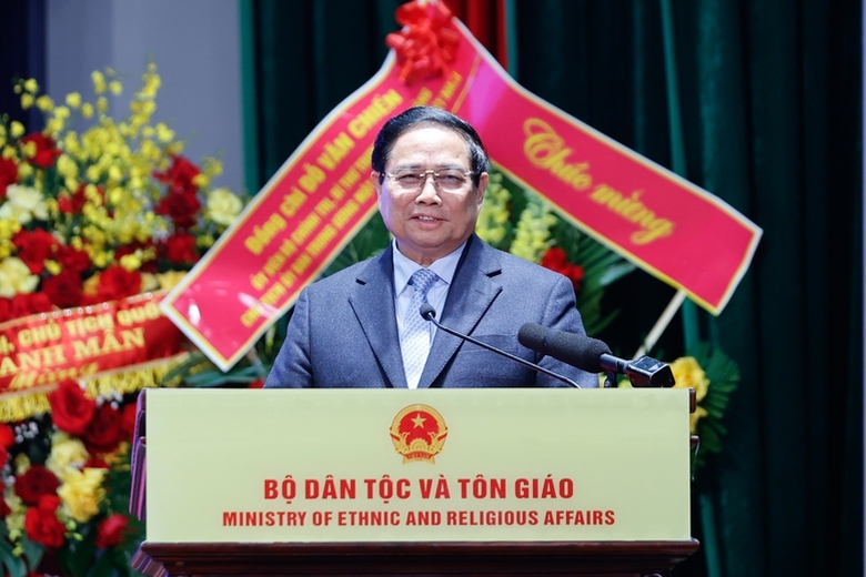 Ph&aacute;t huy hơn nữa đ&oacute;ng g&oacute;p của c&aacute;c d&acirc;n tộc, t&ocirc;n gi&aacute;o cho x&acirc;y dựng Tổ quốc