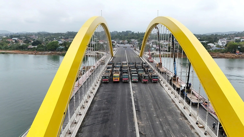 Dự &aacute;n đường Nguyễn Ho&agrave;ng v&agrave; cầu vượt s&ocirc;ng Hương sẽ th&ocirc;ng xe kỹ thuật v&agrave;o cuối th&aacute;ng 3- Ảnh 2.