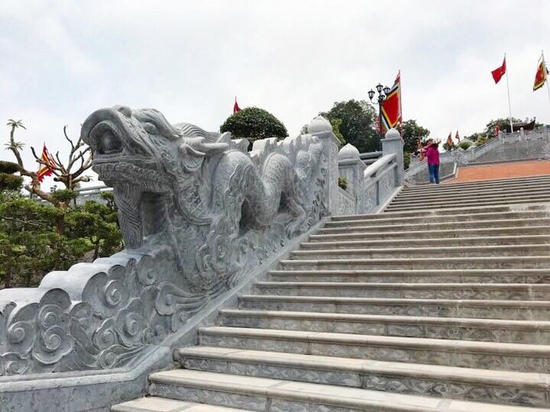 cam pha quang ninh den cua ong mot ky quan linh thieng vung dong bac