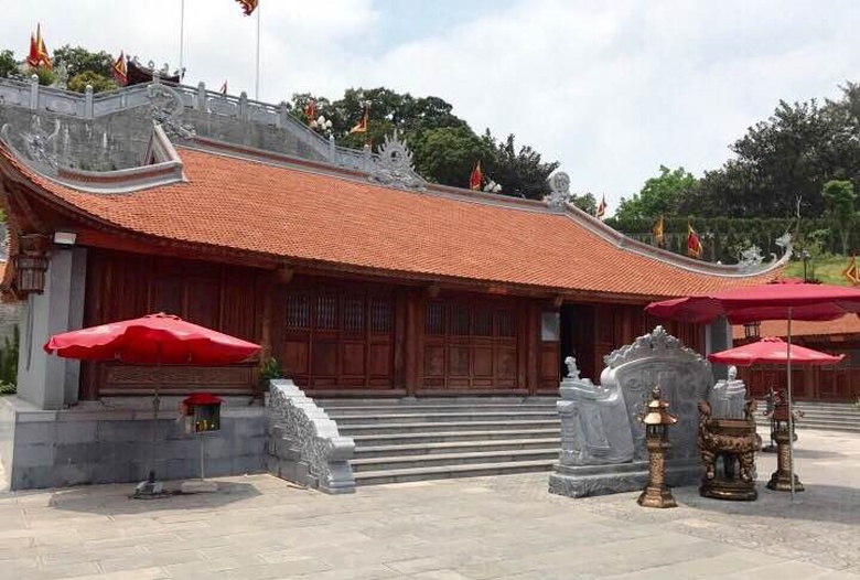 cam pha quang ninh den cua ong mot ky quan linh thieng vung dong bac