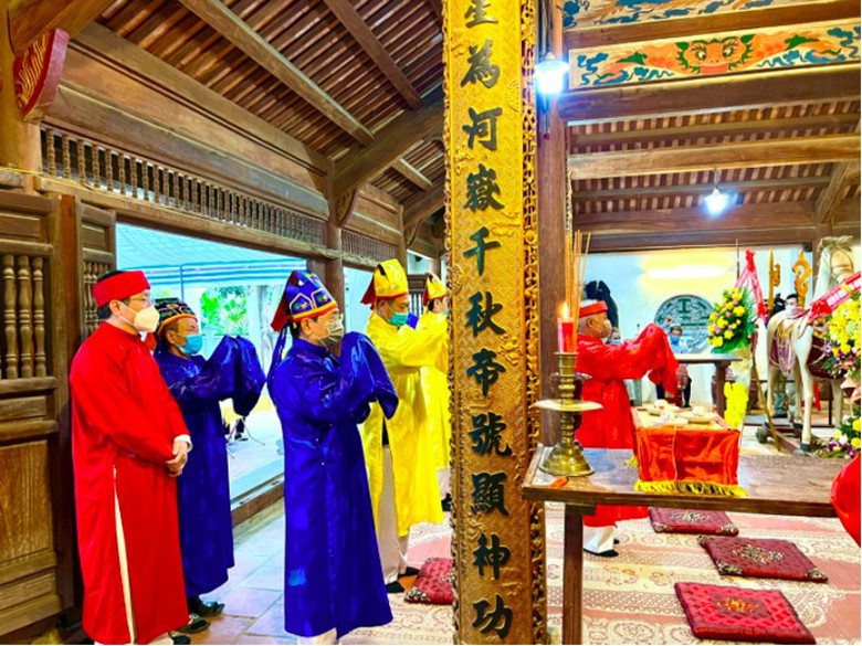 nam dan nghe an to chuc le dai te vua mai hac de