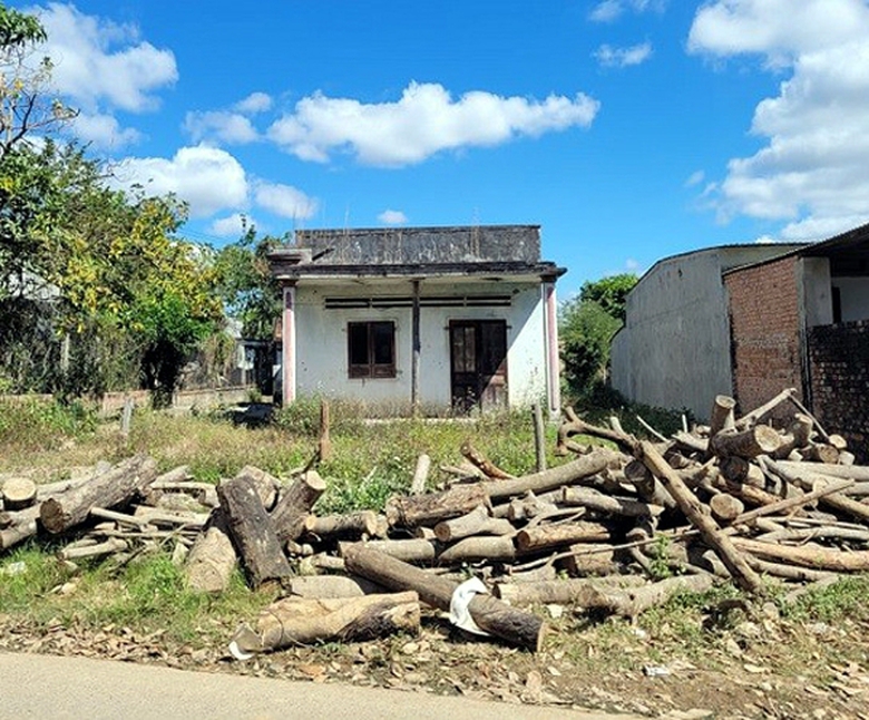 sa thay kon tum tra ho so khong cap so hong cho nhieu nguoi dan lanh dao huyen noi gi