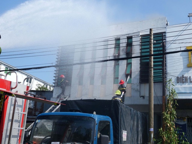 chay lon tai khu tap the trung tam van hoa nghe thuat tinh an giang