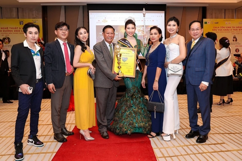 huynh nhu mai xuat sac duoc vinh danh hoa hau doanh nhan nganh lam dep nam 2022