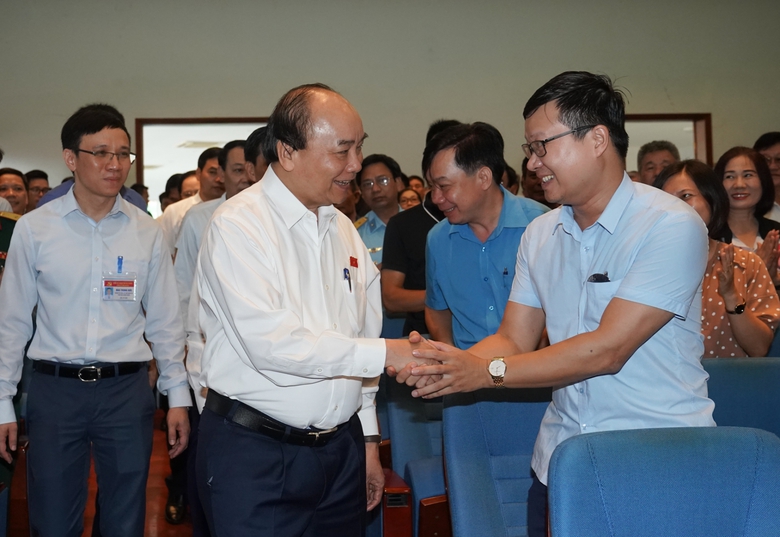 chum anh thu tuong nguyen xuan phuc tiep xuc cu tri bao cao ket qua ky hop quoc hoi