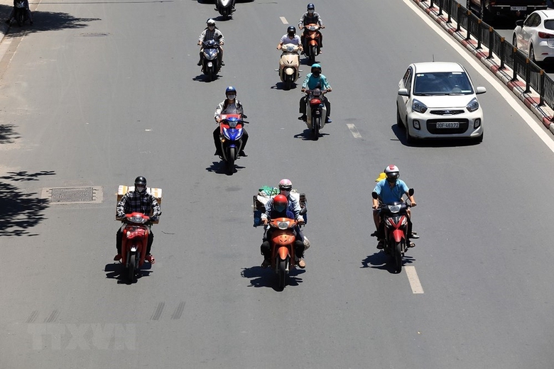 ha noi trong ngay nang nong dinh diem ngoai troi tren 40 do c