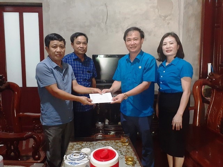 tang qua cac gia dinh chinh sach va ho tro lam nha mai am cong doan